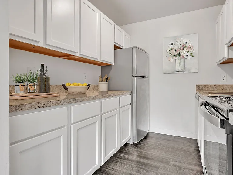 Appleby Apartments — Photo 7