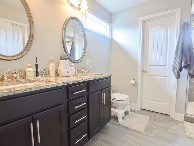 1048 Barnhill Rd — Photo 10