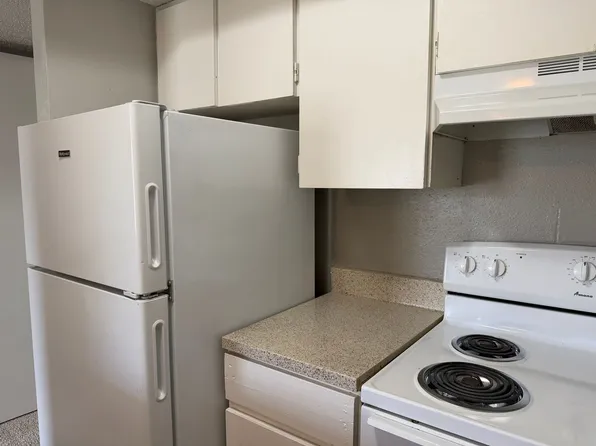 717 E Grayson St APT 12, San Antonio, TX 78208