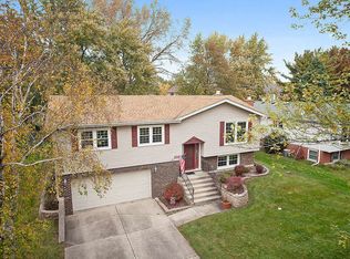 1147 Brentwood Ln, Wheaton, IL 60189