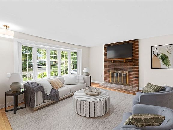 3rd image of 276 Woodland Dr