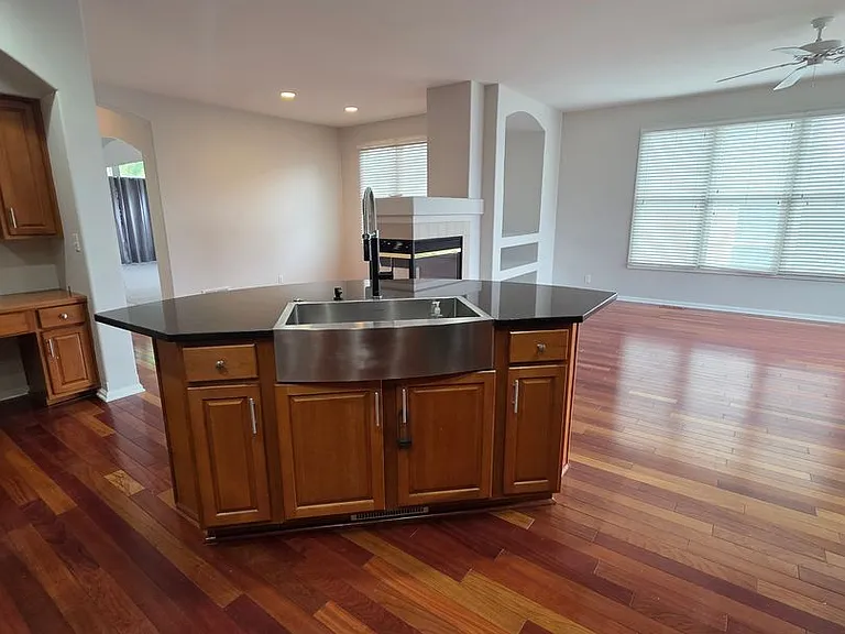 9606 S 27th St — Photo 3