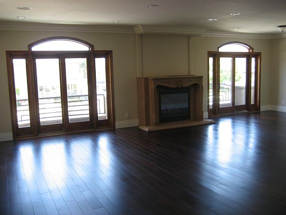 2nd image of 1942 S Barrington Ave