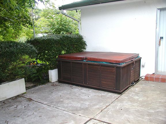 patio hot tub