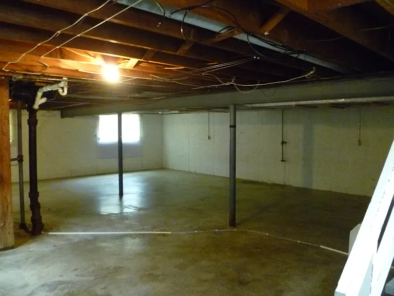 908 E Hereford Ave — Photo 10