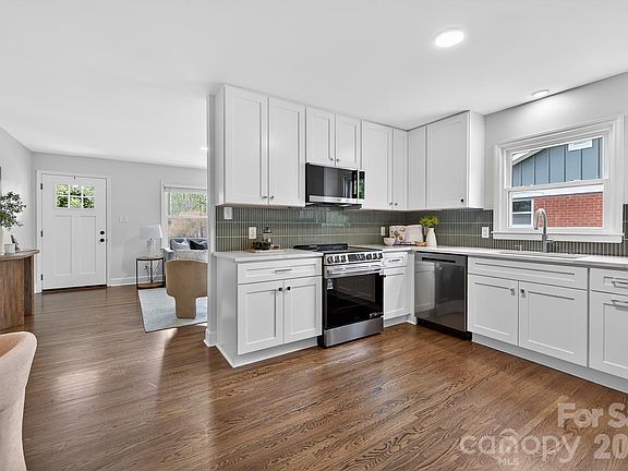 5th image of 1521 Starbrook Dr