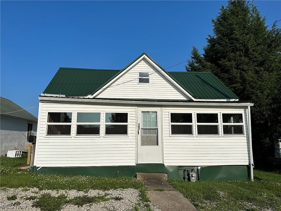 1st image of 302 N 4th St
