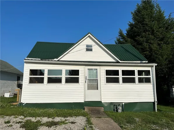302 N 4th St, Woodsfield, OH 43793