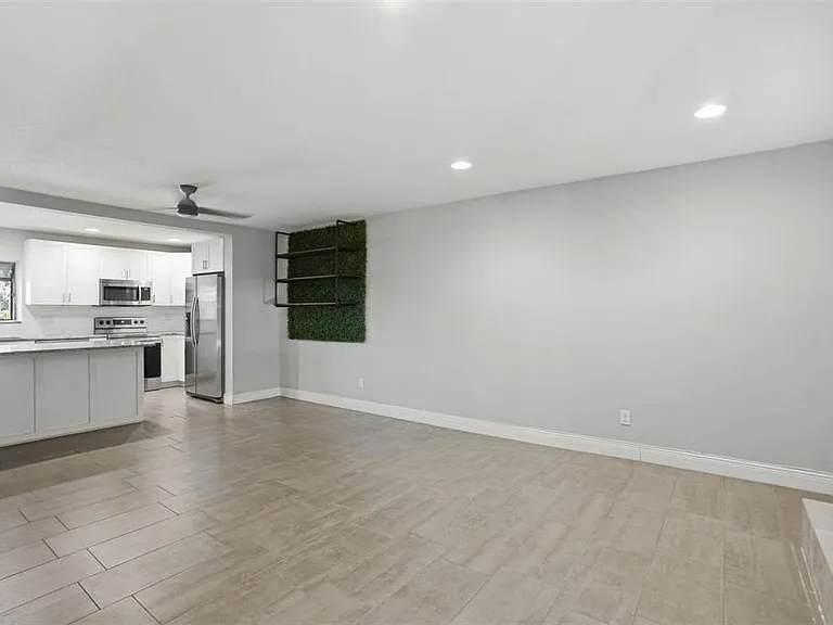 727 N Himes Ave — Photo 8