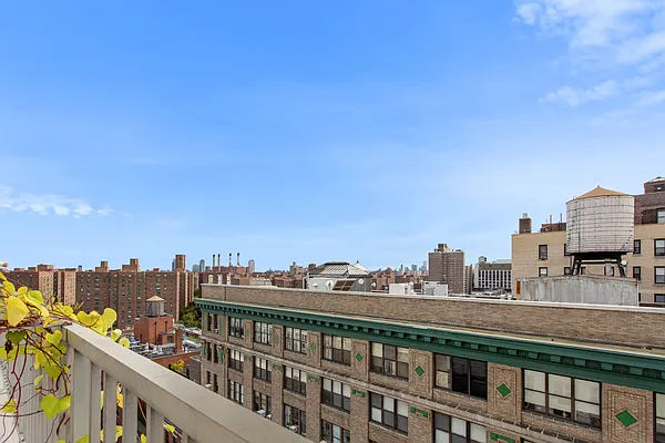 Sold by Compass | media 8
