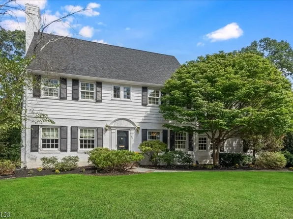 24 Canterbury Ln, Westfield Town, NJ 07090