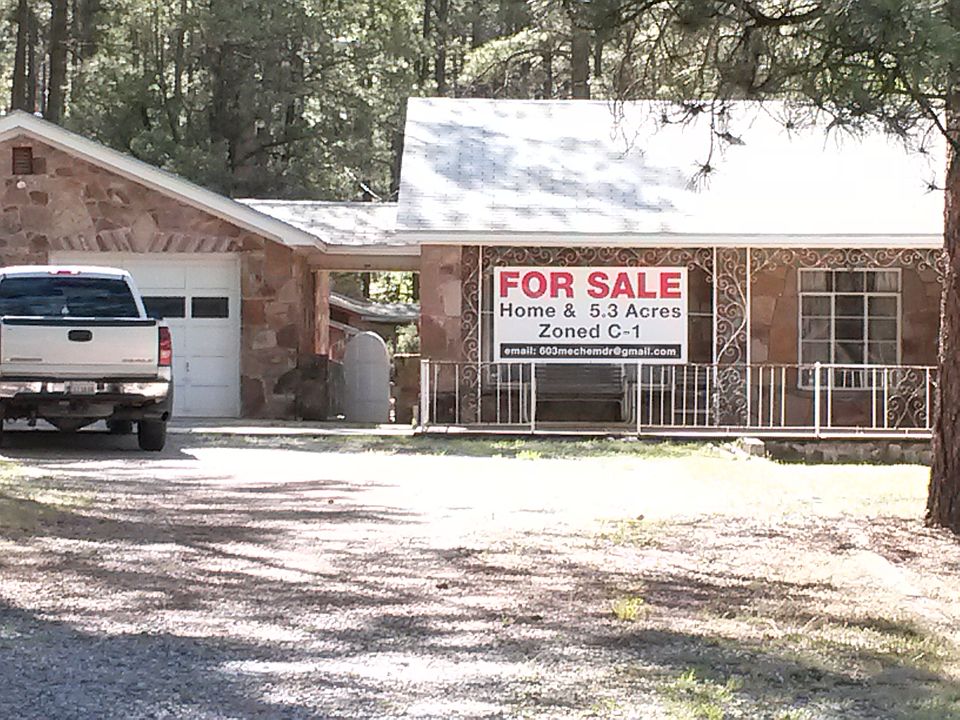 Home with 2 cabins 5.3 Acres