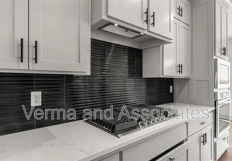 1050 Whistler St — Photo 20
