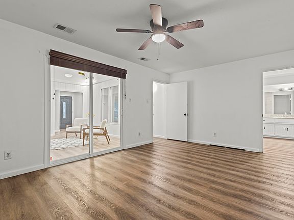 2nd image of 211 Willow Wood Pl
