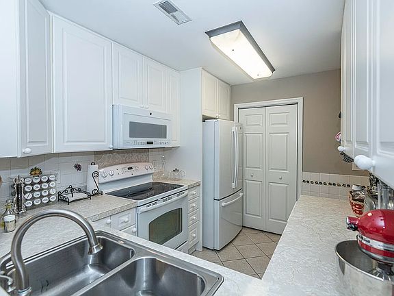 5th image of 101 Sunnyside Way