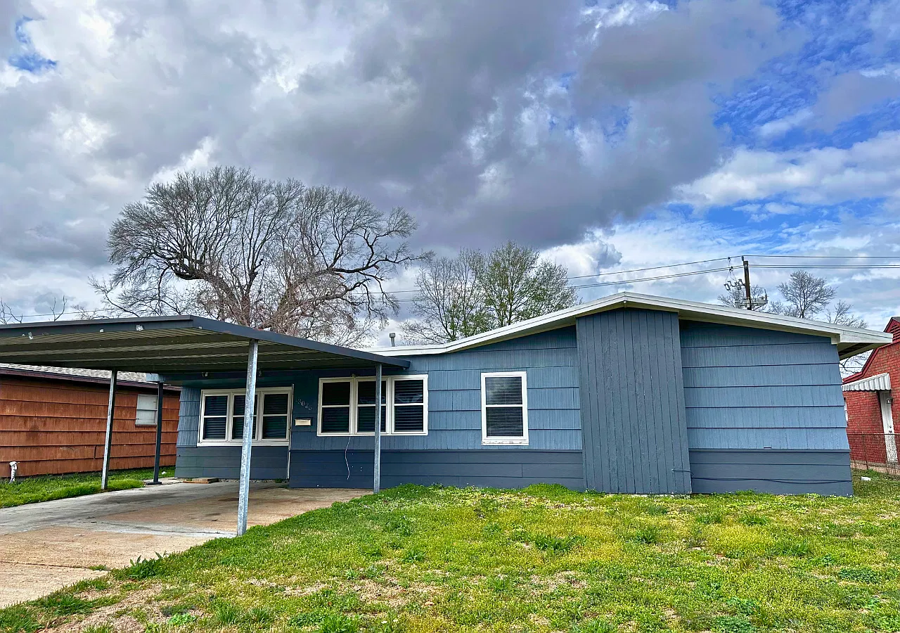 4 bed, 1023 sqft, $2,275 — Photo 1