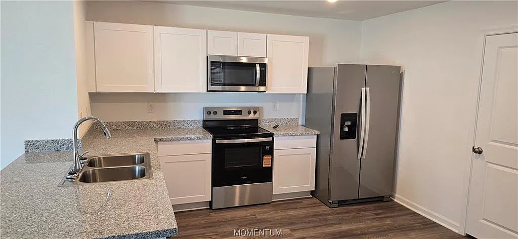 3 bed, 2.0 bath, 1470 sqft, $1,900 — Photo 3