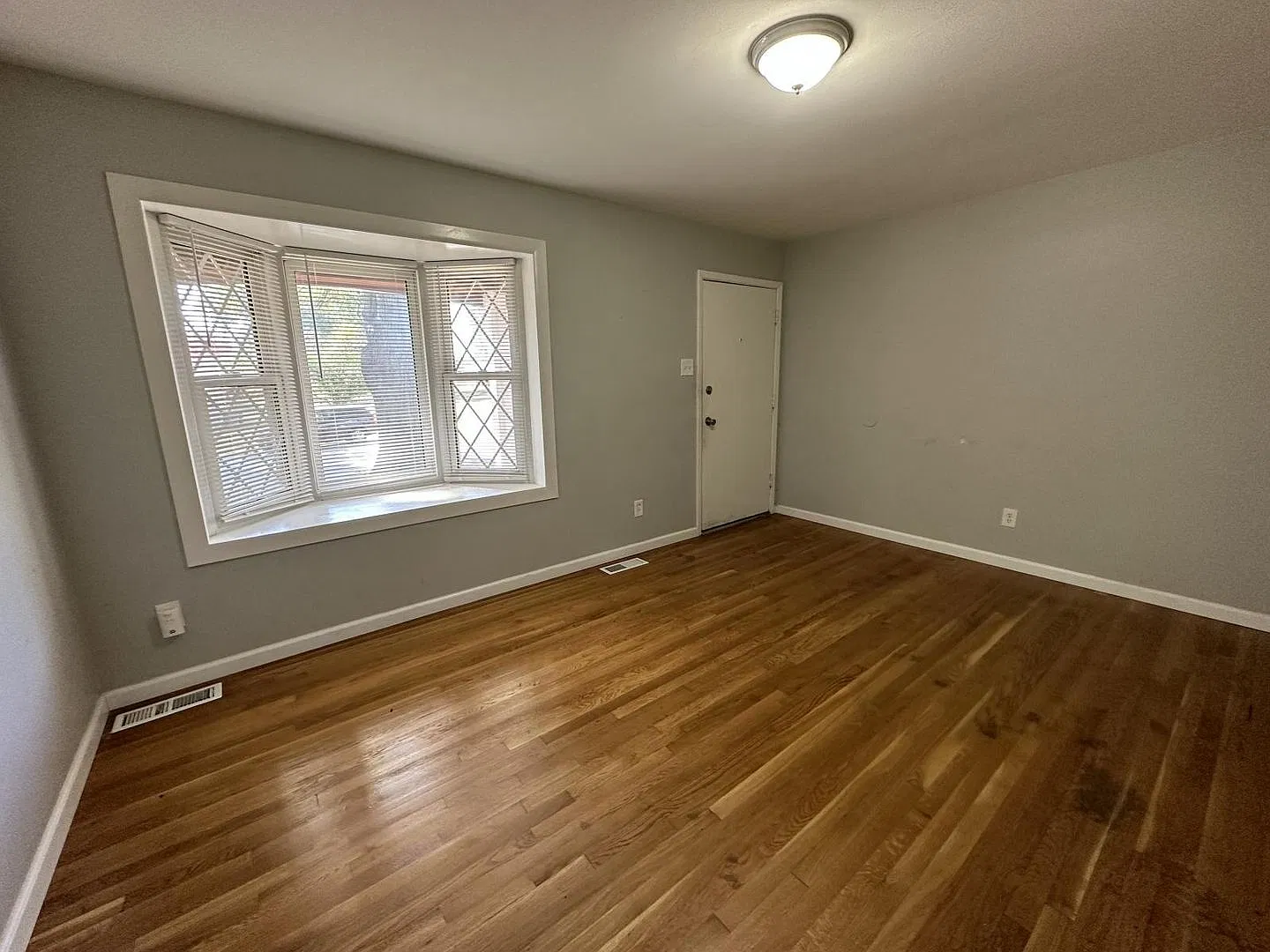 Lovely 3 Bedroom / 1 Bath for Rent - Section 8 Welcome — Photo 3