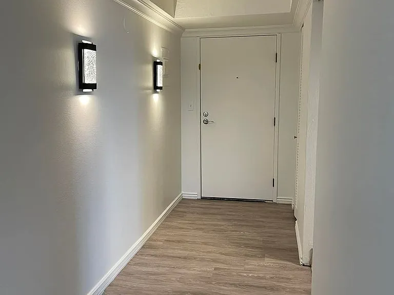 241 N Vine St E #1203 — Photo 2