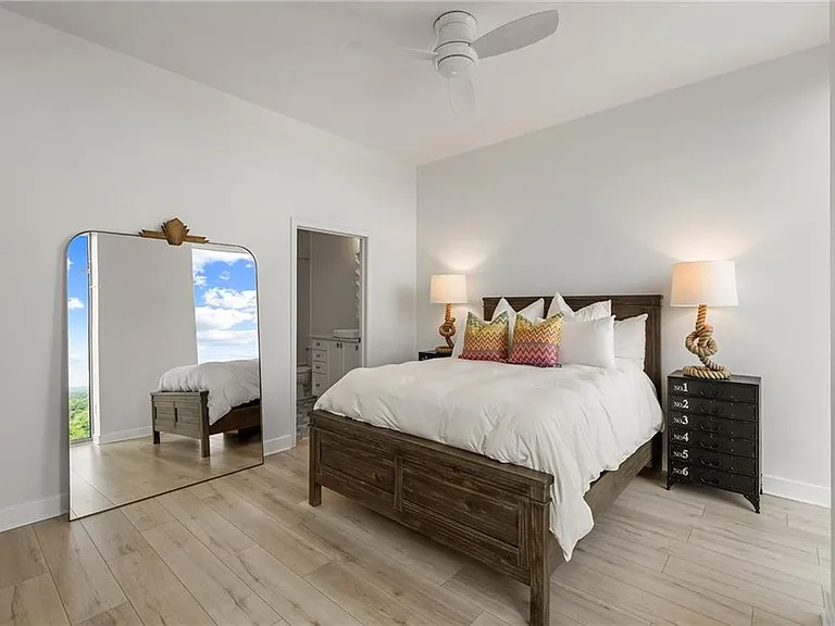 2795 Peachtree Rd NE #1701 — Photo 21