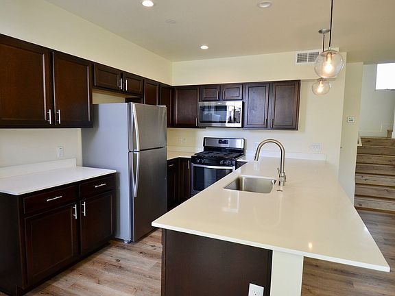 3rd image of 7421 Olivetas Ave