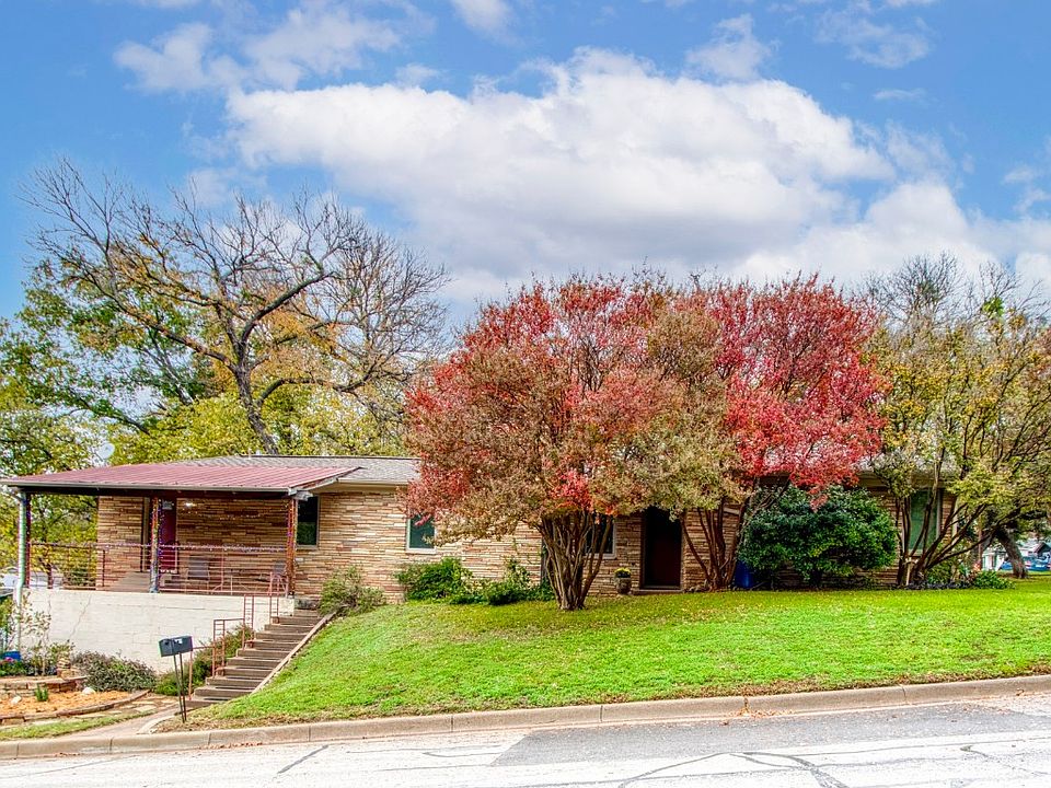 1st image of 229 McGee Dr