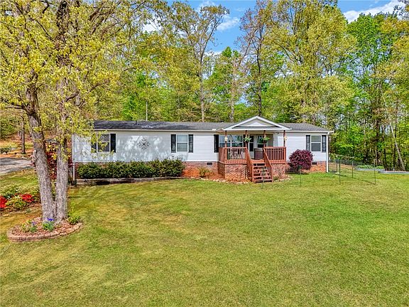 3rd image of 524 Dacusville Rd