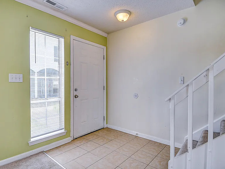 751 Ridge Cir — Photo 4