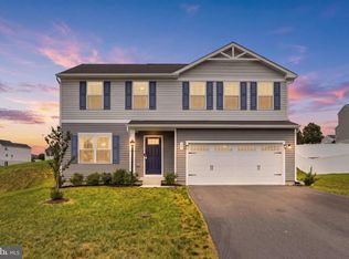 145 Peridot Dr, Chambersburg, PA 17202