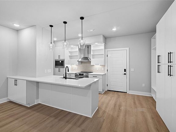 3rd image of 3319 SE Mp Pkwy #204