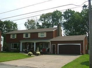 18 Canterbury Rd, New Hartford, NY 13413