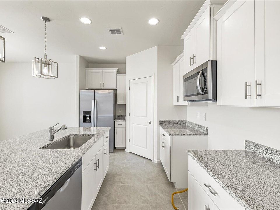 1st image of 4866 E Greenway Wash Dr