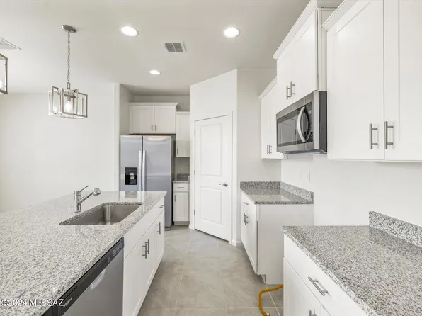 4866 E Greenway Wash Dr, Tucson, AZ 85706