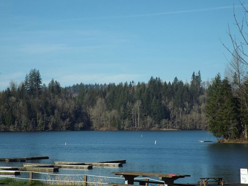 2nd image of 140 Lake Terrace Dr