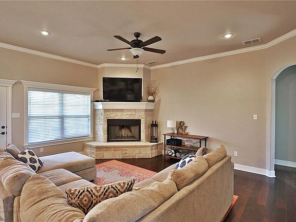 5th image of 358 Whiterock Dr