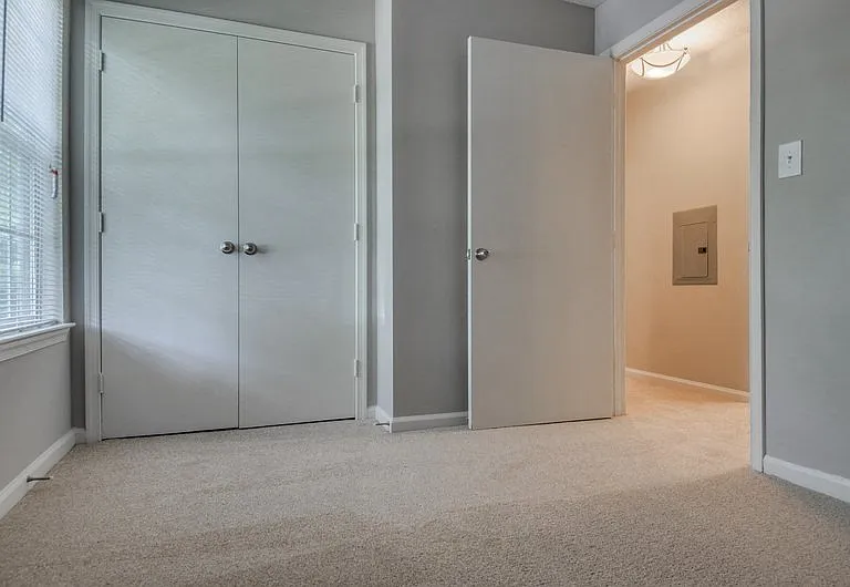 Woodburn Apartments — Photo 23