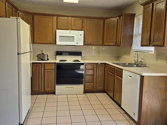 4th image of 3467 S Doris Avenue