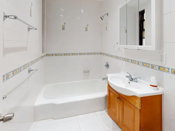 112-30 Northern Boulevard image 11 of 13