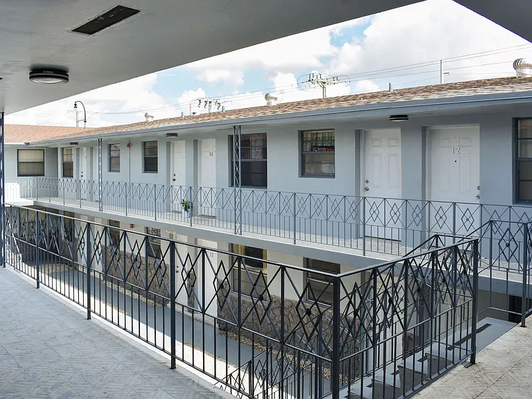 Danielle Apartments — Photo 15