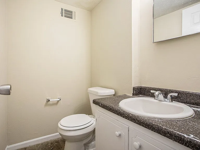 3735 Londonderry Ct — Photo 12