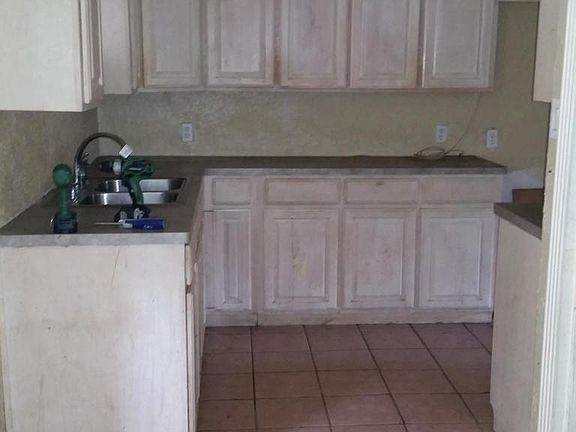 4th image of 2530 Glenwood Dr