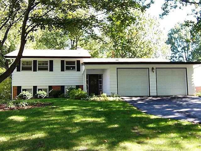 2S215 Valley Rd photo 1