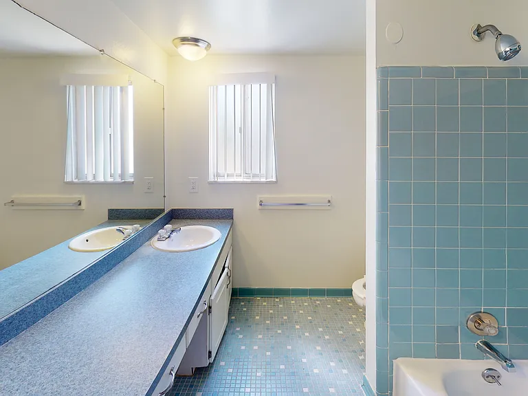 Rivercrest Apartments — Photo 20