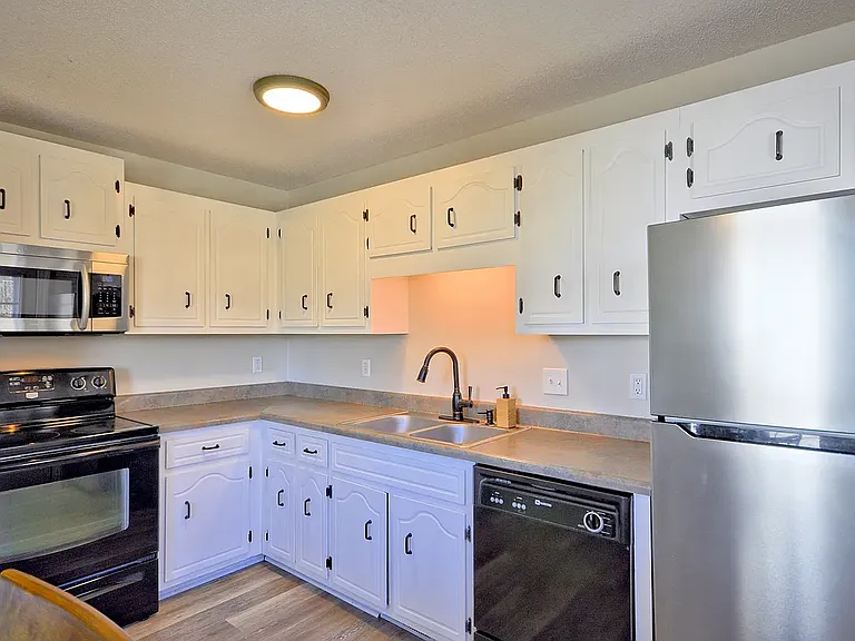 422 Woodale Dr — Photo 9