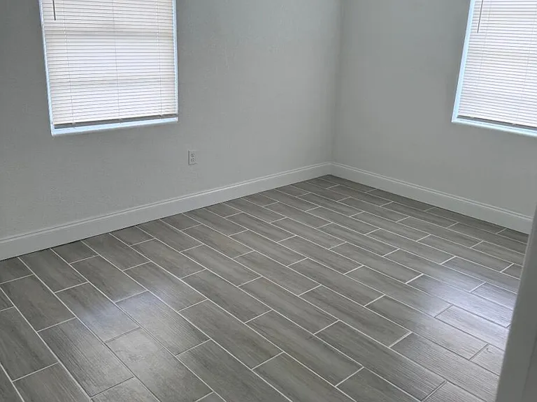815 Dundas Ct #B — Photo 2