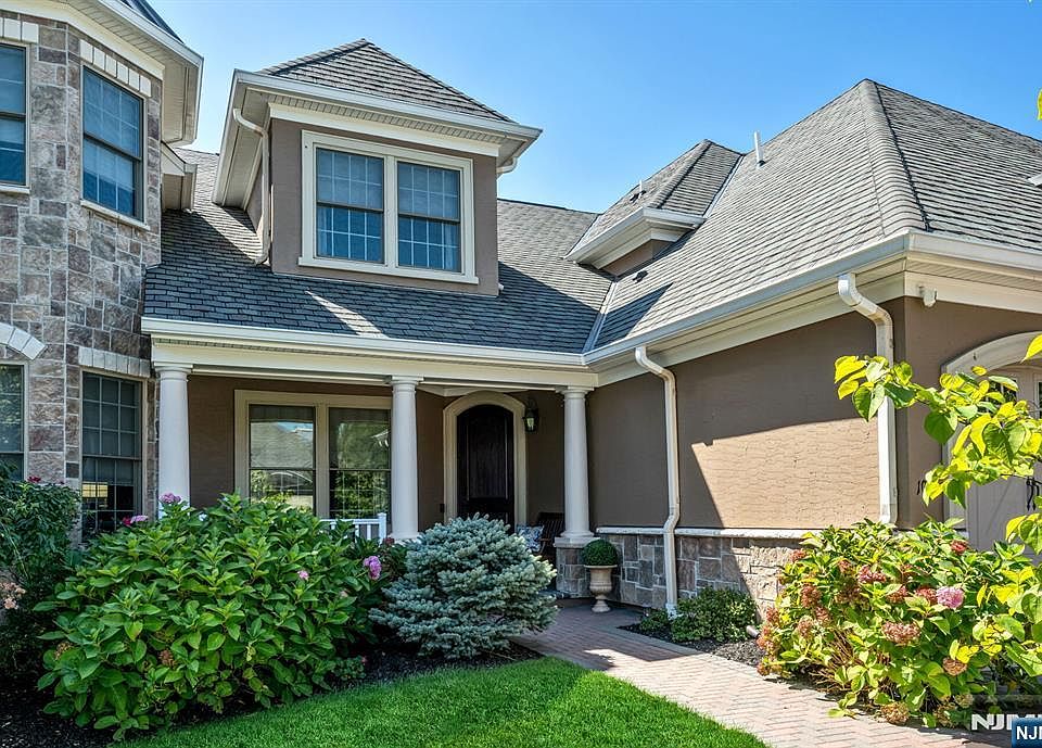 1st image of 107 Windsor Lane