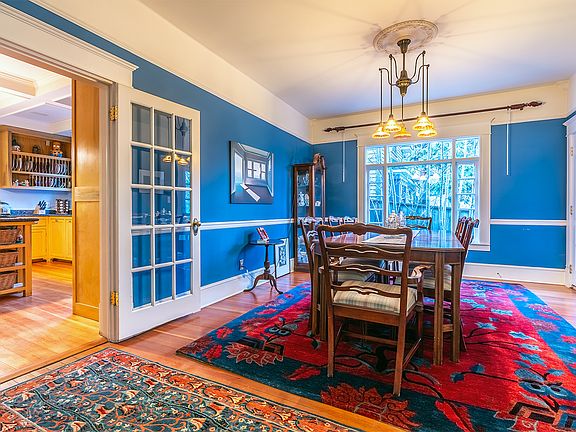 Dining room w/French doors