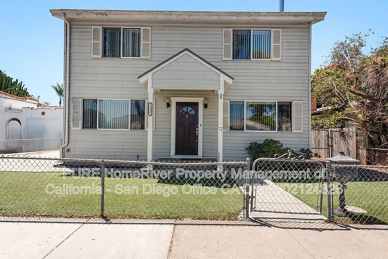 4 bed, 3.0 bath, 1600 sqft, $4,750 — Photo 2