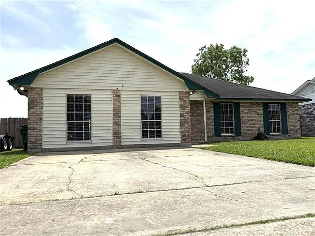 Building Photo - 2040 Golfview Dr