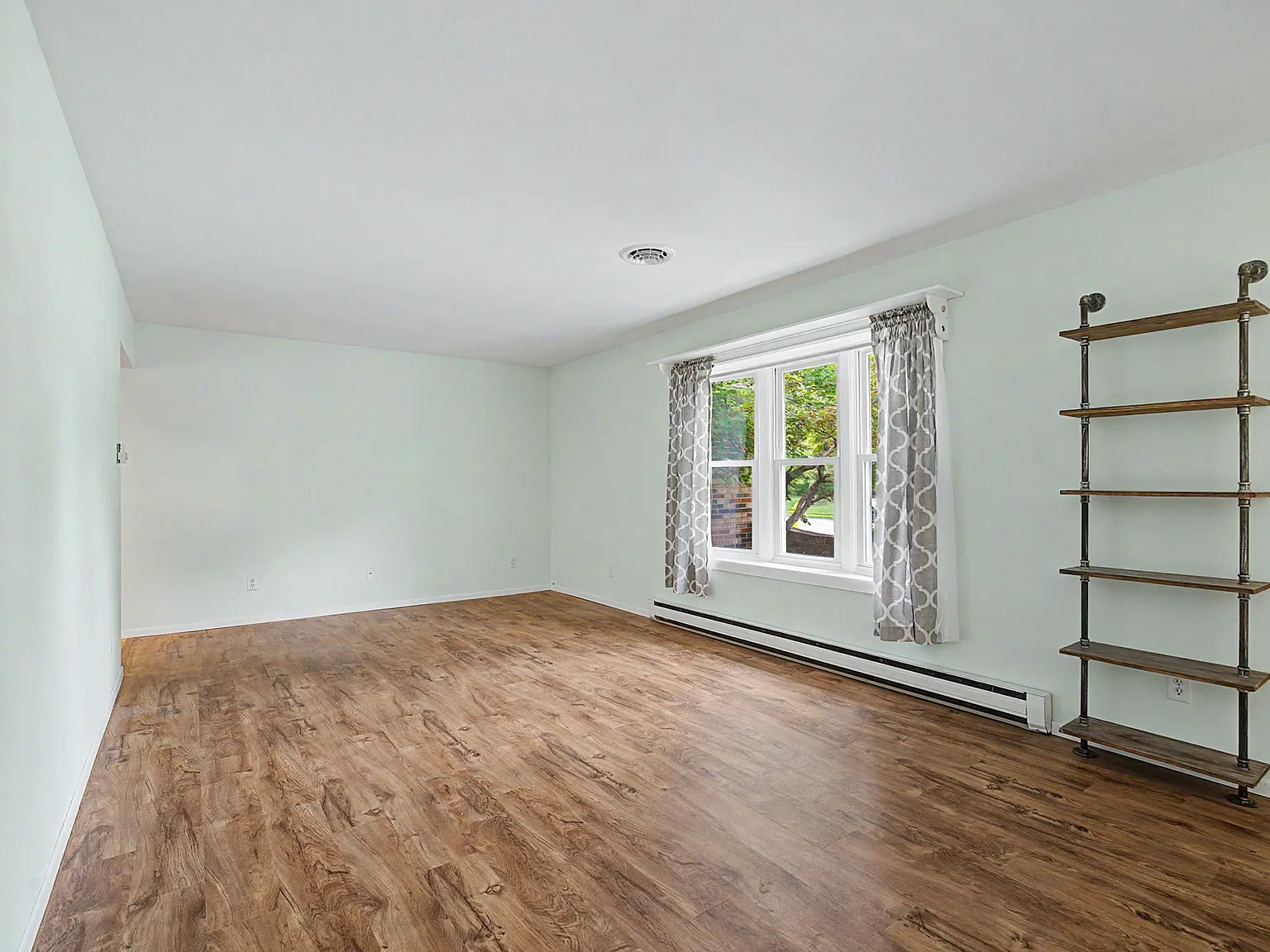 3 bed, 1554 sqft, $1,800 — Photo 3
